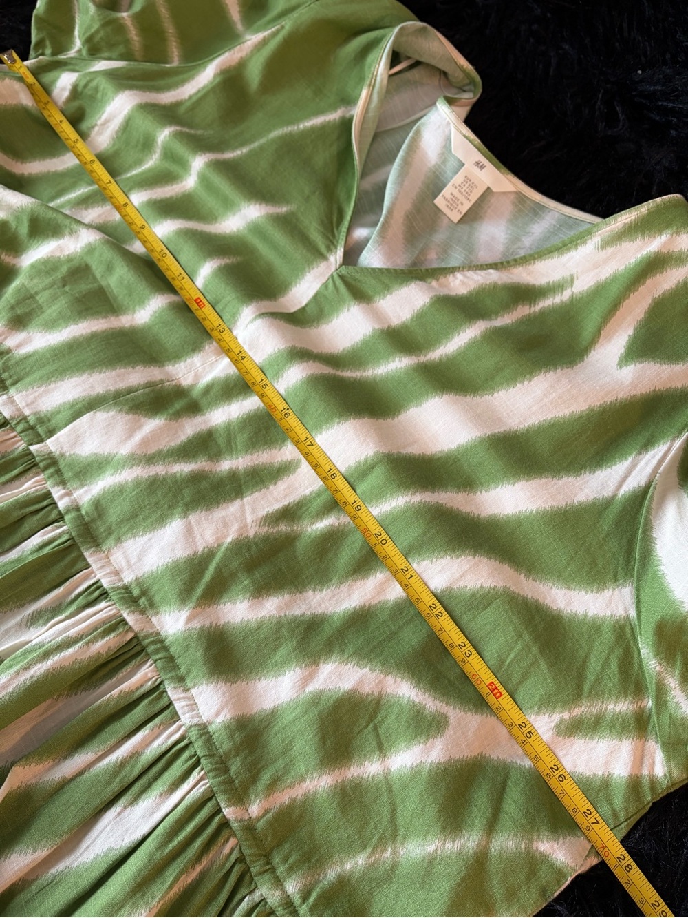 H&M Light Green and Off White Printed V-Neck Dress - Picture 9 of 11